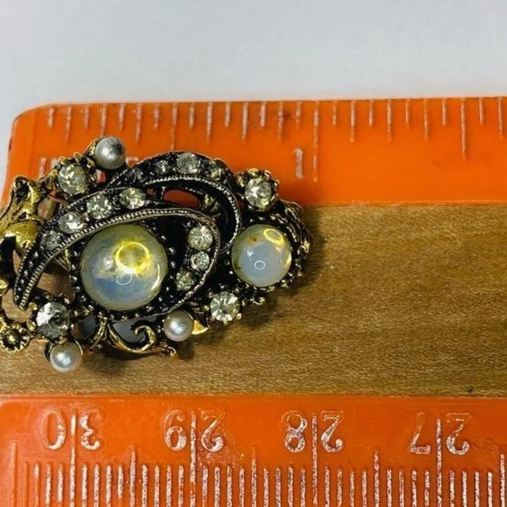 Vintage ART© Clip On Moonstone and Rhinestone Earrings Signed by Arthur Pepper - Picture 7 of 9